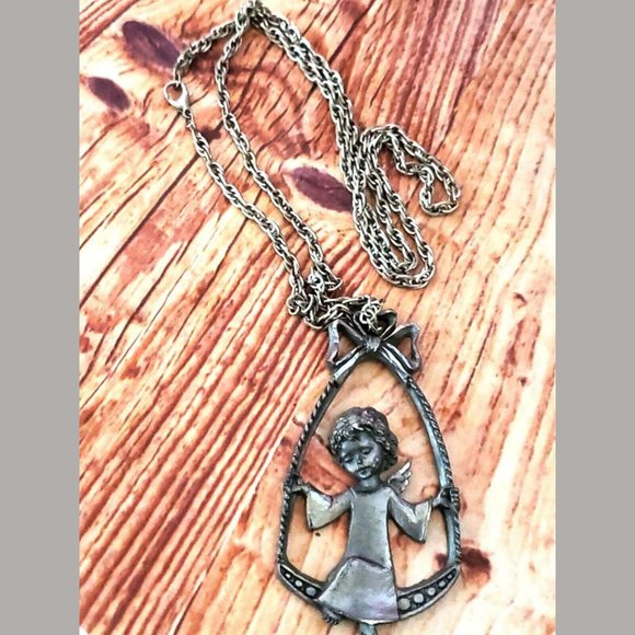 Pewter Hand Finished Angel on Swing Ornament on Chain by Peltro Made in Italy - Picture 2 of 4